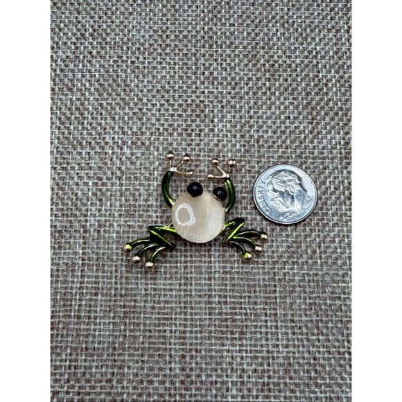 Lil' Green Froggy Brooch, Frog Pin, Jumping Frog - Picture 5 of 6